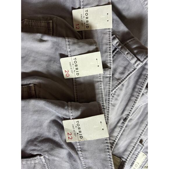 Torrid Shorts Womens 12 12W Gray Twill Utility Chino Mid Rise Expose Button Fly - Picture 8 of 8
